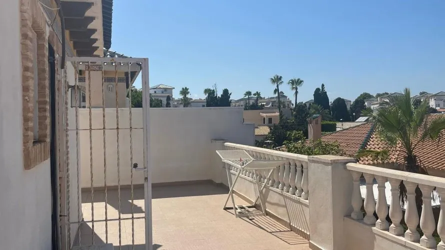5 bedrooms house for sale, Torrevieja, Spain No. 802 № 3