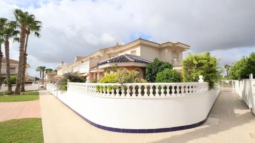 5 bedrooms house for sale, Ciudad Quesada, Spain No. 1402