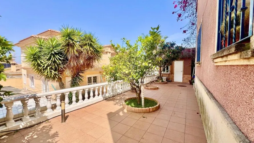 3 bedrooms villa for sale, Torrevieja, Spain No. 120 № 19