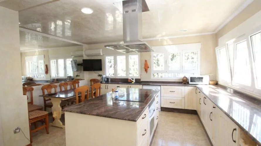 5 bedrooms villa for sale, Cabo Roig, Spain No. 563 № 11