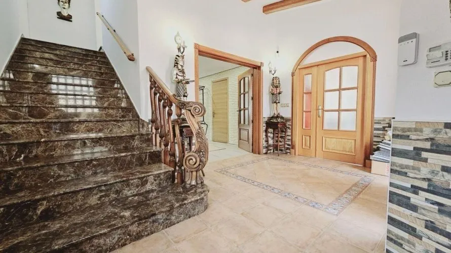 5 bedrooms villa for sale, Torrevieja, Spain No. 716 № 11