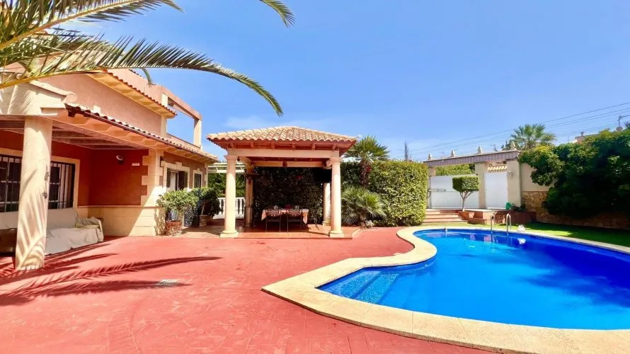 3 bedrooms villa for sale, Torrevieja, Spain No. 120 № 12