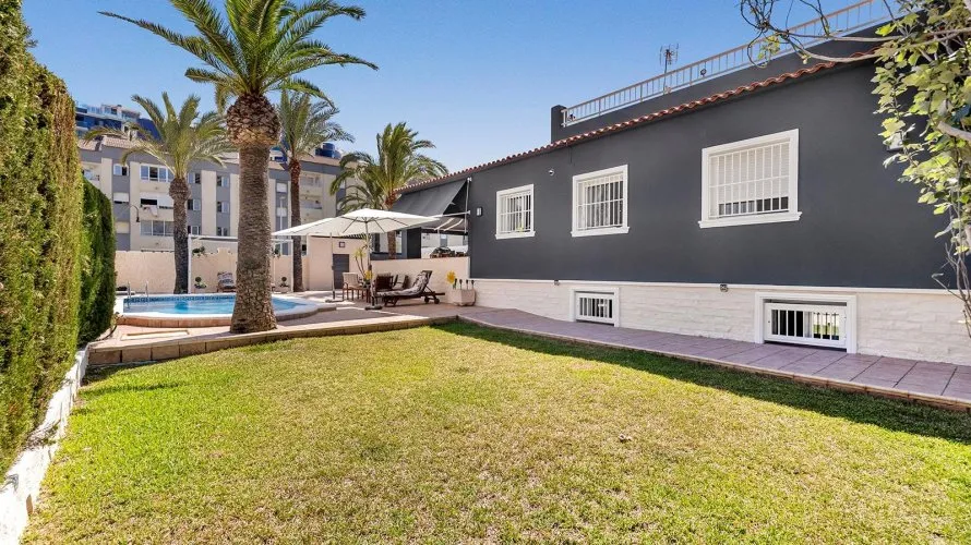 4 bedrooms villa for sale, Torrevieja, Spain No. 835 № 22