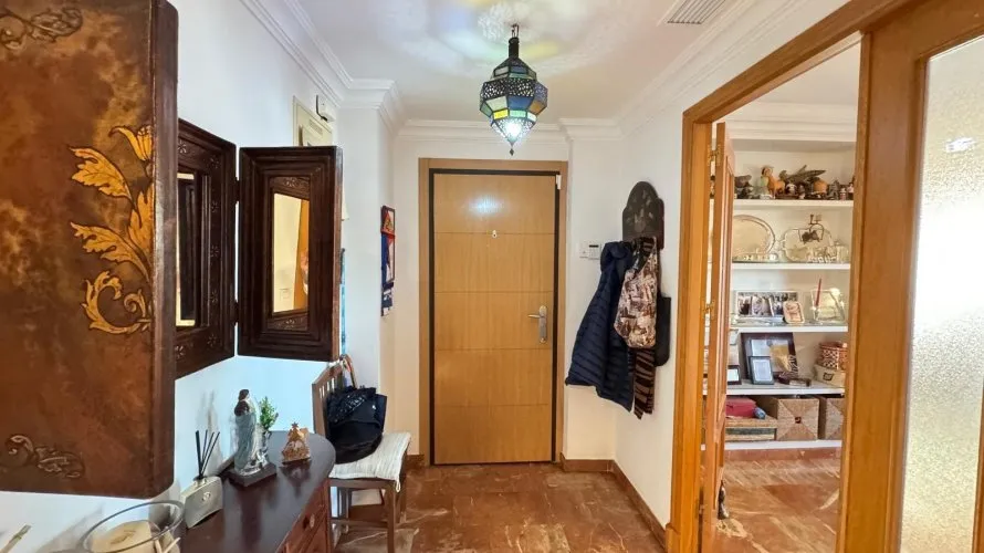 4 bedrooms apartment for sale, Torrevieja, Spain No. 84 № 1