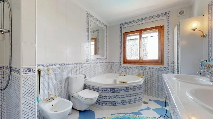7 bedrooms villa for sale, Maryvilla, Spain No. 397 № 23