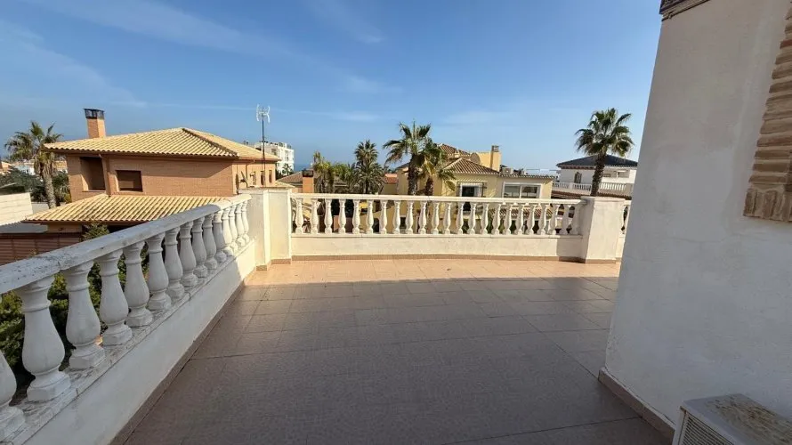 3 bedrooms house for sale, Torrevieja, Spain No. 1052 № 17