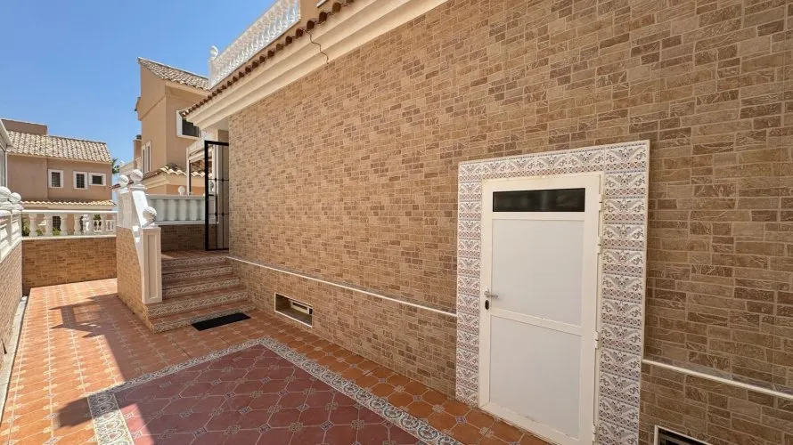 3 bedrooms house for sale, Guardamar del Segura, Spain No. 794 № 3