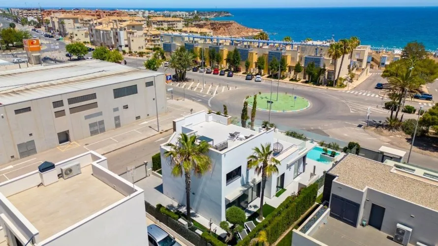 4 bedrooms villa for sale, Campoamor, Spain No. 662 № 4