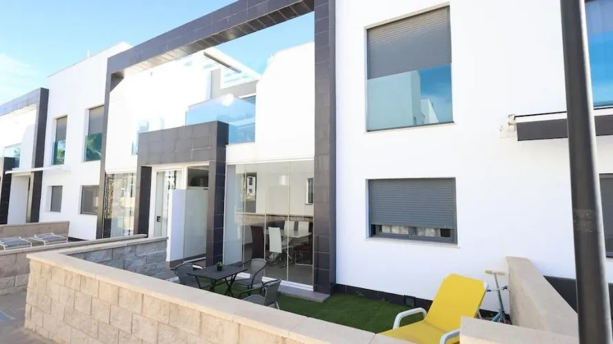 2 bedrooms apartment for sale, La Zenia, Spain No. 935