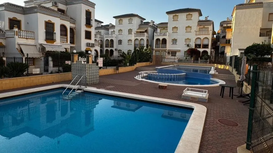 3 bedrooms apartment for sale, Torrevieja, Spain No. 795
