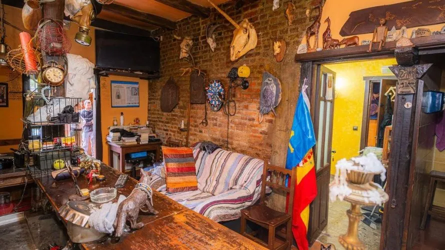 8 bedrooms villa for sale, Lena, Spain No. 1243