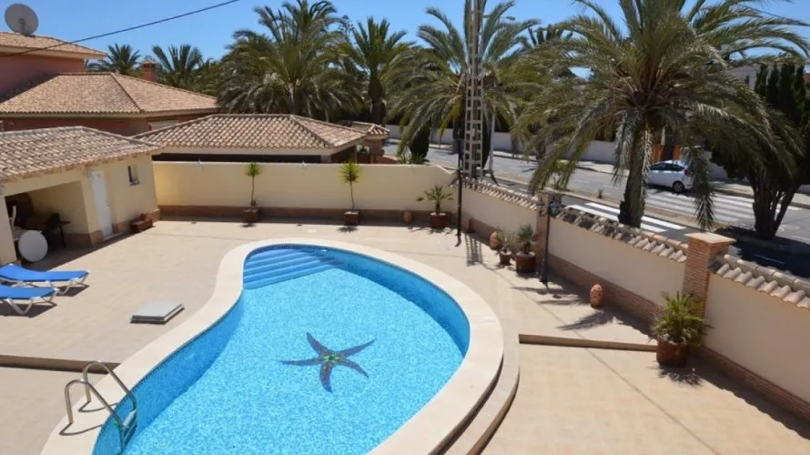 276m² villa for sale, Cabo Roig, Spain No. 257 № 1