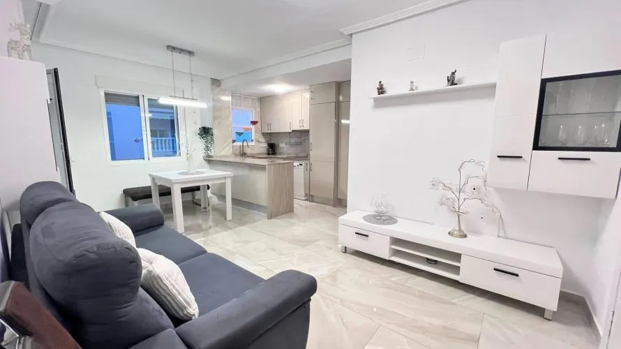 60m² apartment for sale, Torrevieja, Spain No. 2092 № 5