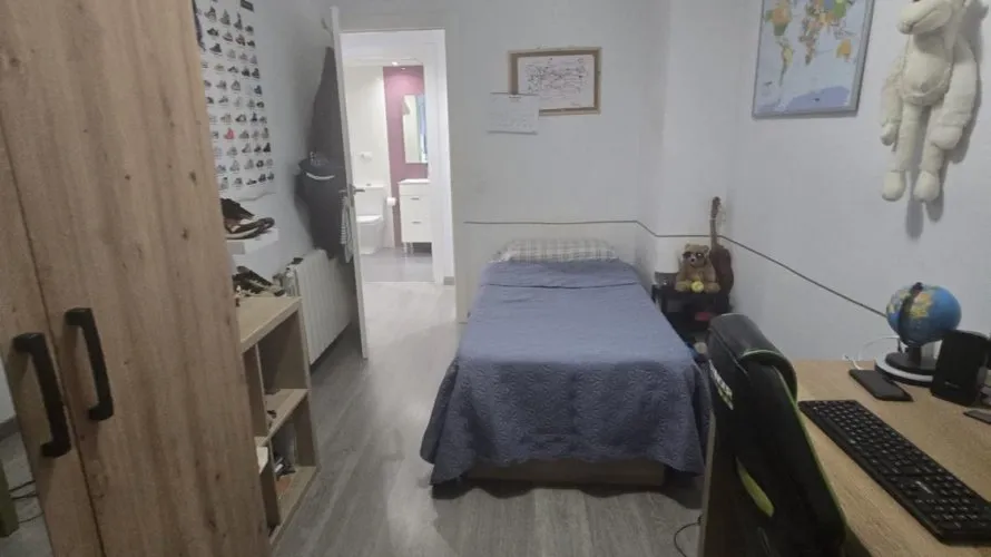 4 bedrooms apartment for sale, Paterna, Spain No. 1756 № 11