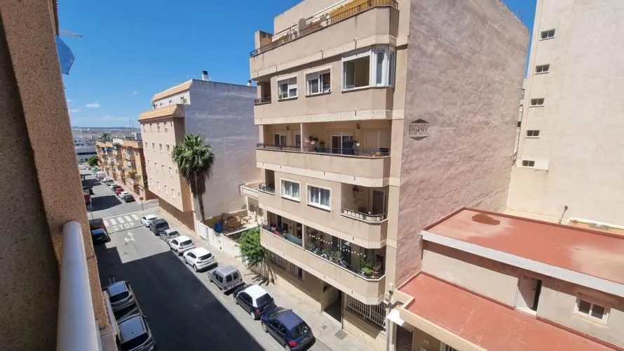 2 bedrooms apartment for sale, Torrevieja, Spain No. 2202 № 1