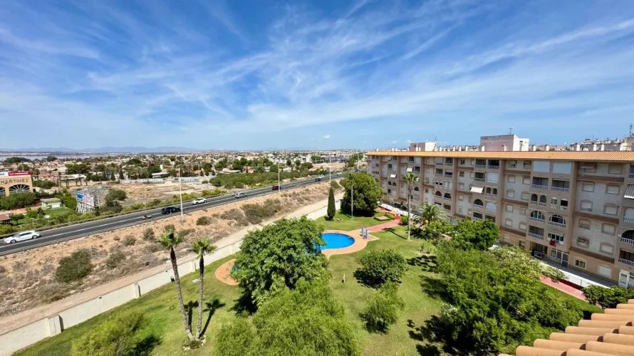 2 bedrooms penthouse for sale, Torrevieja, Spain No. 2070 № 4