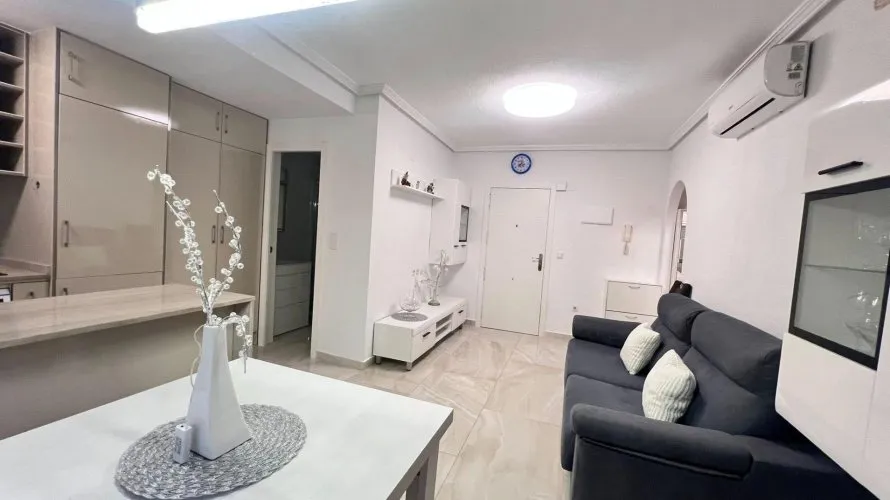 60m² apartment for sale, Torrevieja, Spain No. 2092 № 8