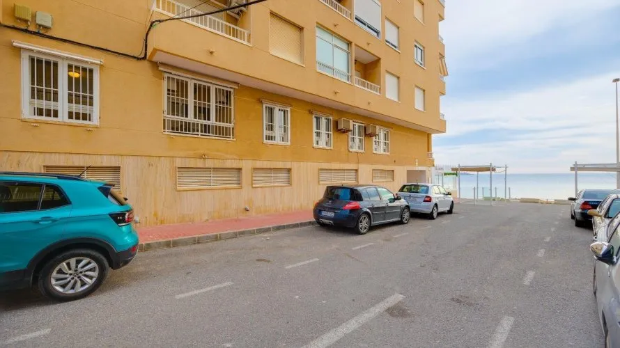 2 bedrooms apartment for sale, Torrevieja, Spain No. 2146 № 1