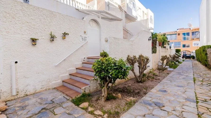 51m² apartment for sale, Torrevieja, Spain No. 2083 № 4