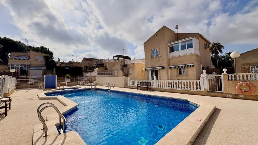 4 bedrooms house for sale, Torrevieja, Spain No. 2419 № 1