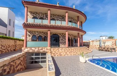 624m² villa for sale, La Zenia, Spain No. 2320