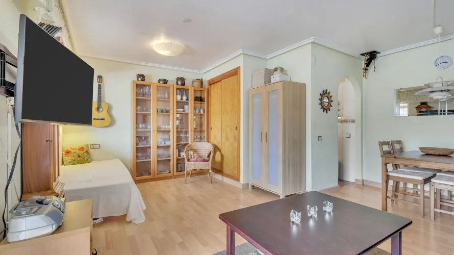 60m² apartment for sale, Torrevieja, Spain No. 2318 № 6