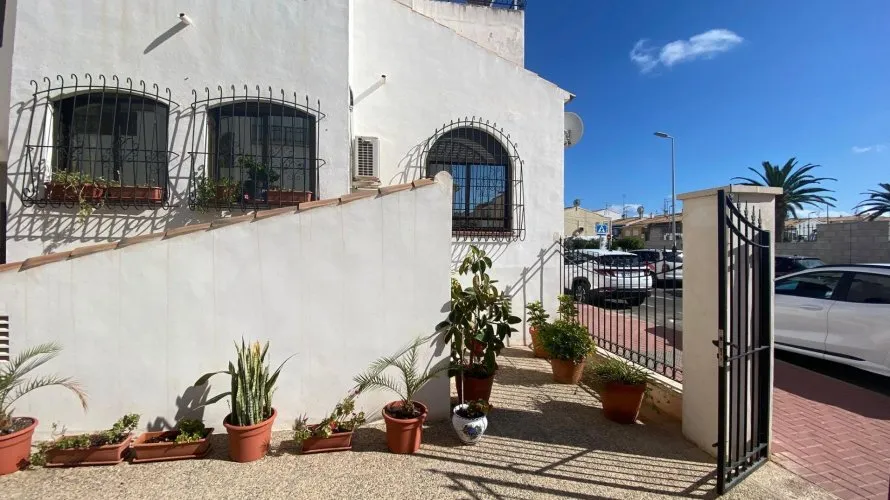 3 bedrooms apartment for sale, Torrevieja, Spain No. 2569 № 4