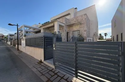 3 bedrooms house for sale, Torrevieja, Spain No. 2664