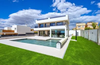 234m² villa for sale, Torrevieja, Spain No. 2593